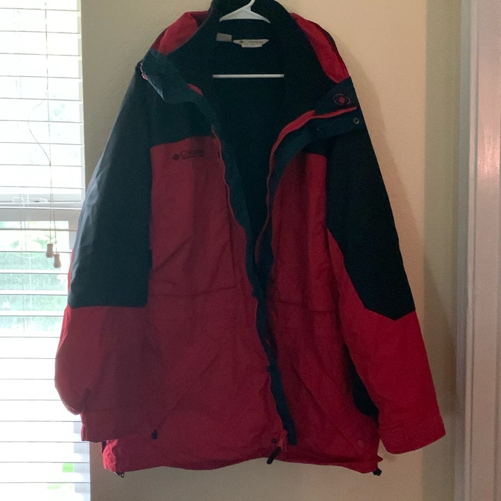 Columbia Sportswear Ski Jacket             fleece liner (not apart of the 3/$15)